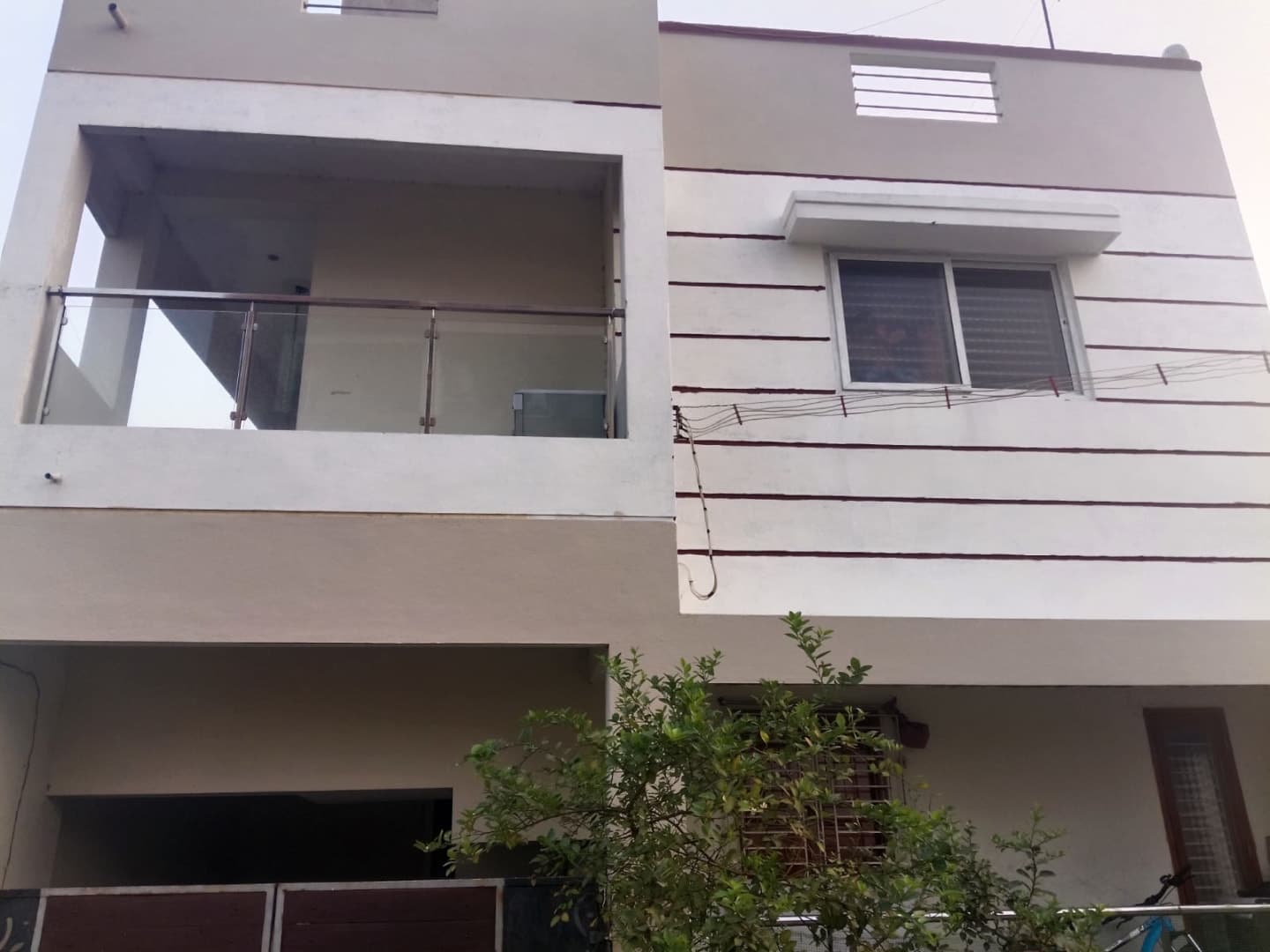 Spacious 3 BHK, WITH GOOD SURROUNDING