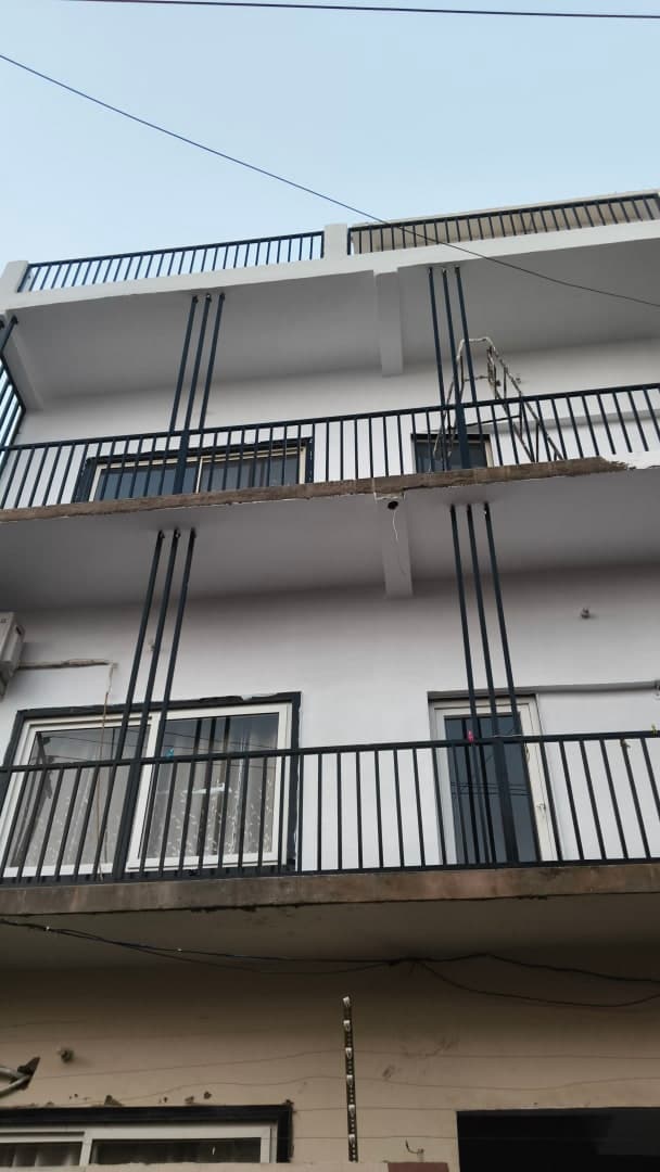 2bhk with spacious balcony is available for rent in maqbara Faizabad
