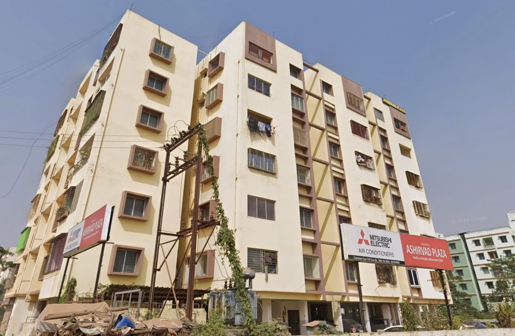 🌟 Roadside Community: Premium 2 BHK with Balcony, Shaded Parking & Full Power Backup 🌟