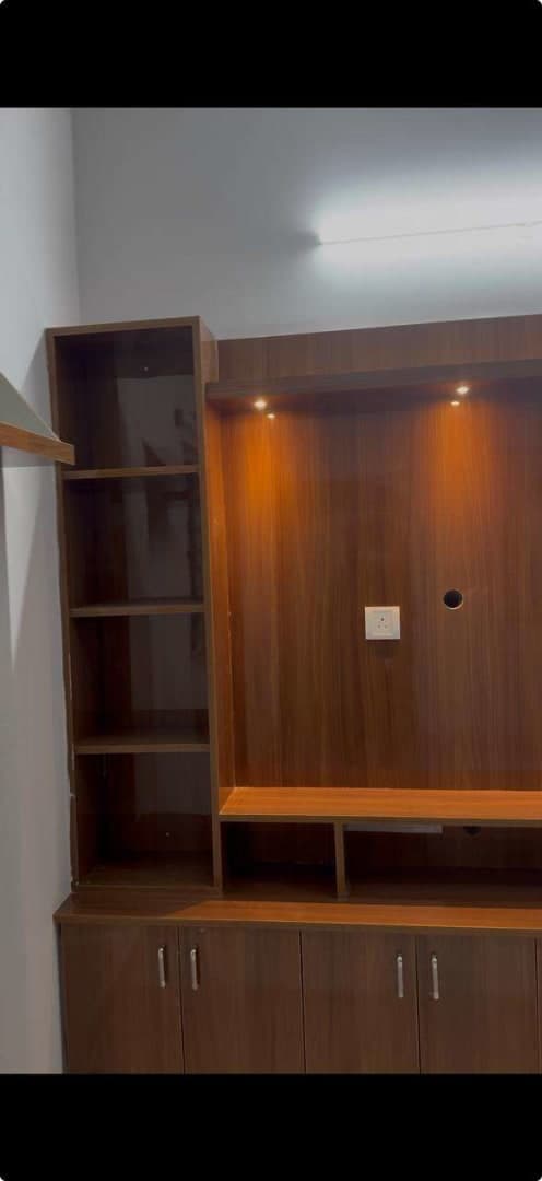 4th floor 1BHK, With GAIL gas connection , Lift, Geyser.