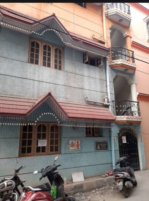 Ground Floor 2 bhk, 5 minutes walk to christ university, diary circle bus stop