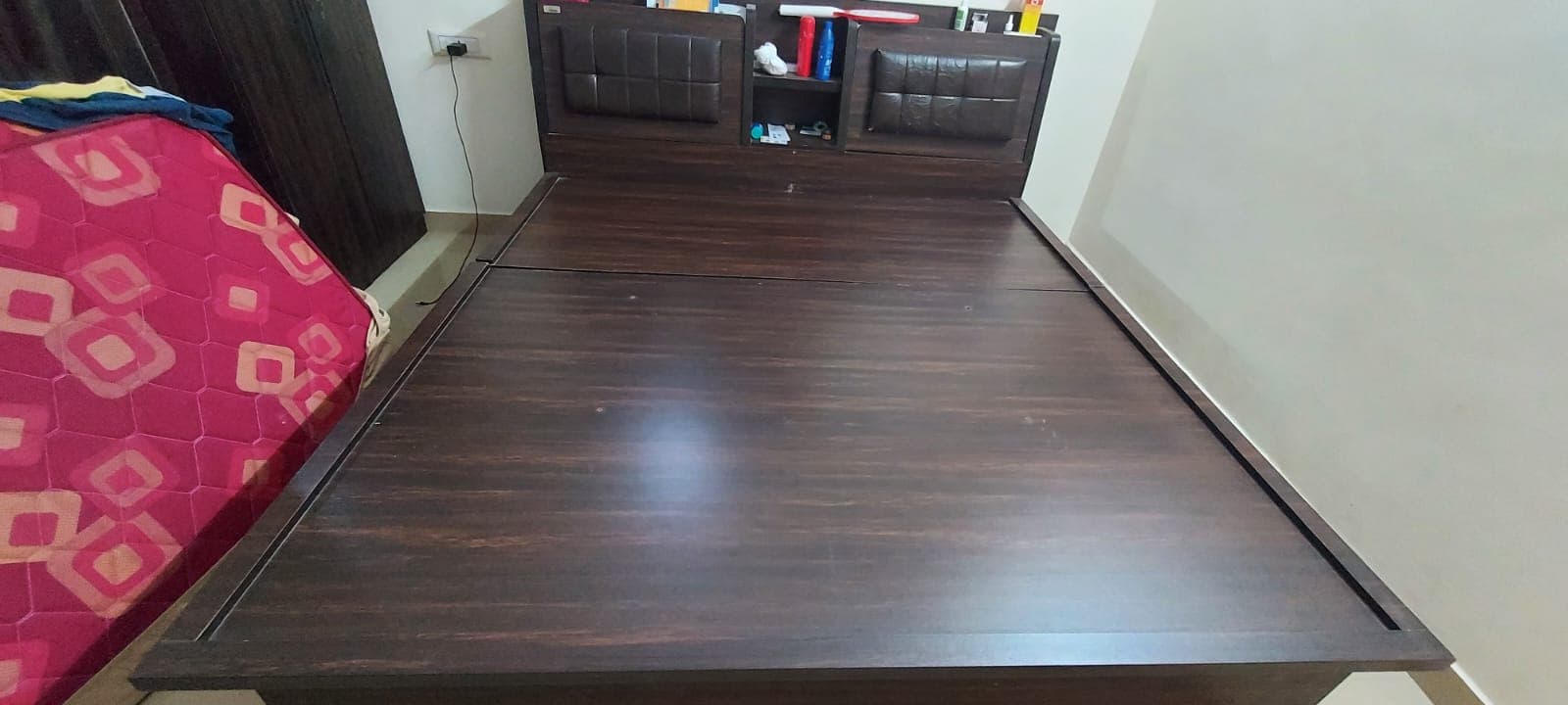 Well-maintained 2 BHK apartment