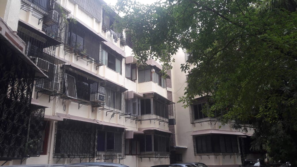 Spacious Semi-Furnished 2.5 BHK Flat for Rent in Shivasrushty near Chembur and Kurla stations.