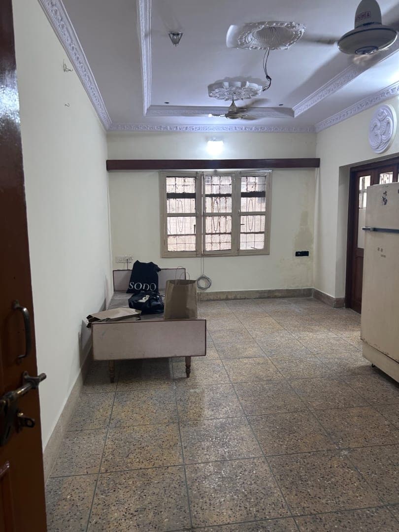 Spacious 1 Bedroom hall kitchen apartment